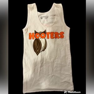Hooters tank top